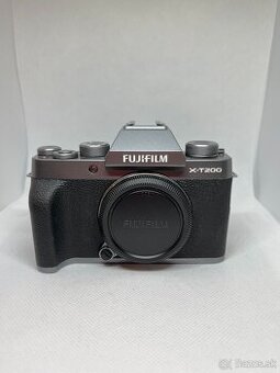 Fujifilm X-T200