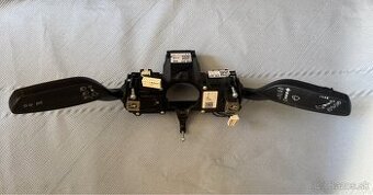 Prepínanie páčky smeroviek a stieračov