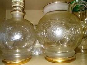Staré sklenene váza a fľaša