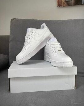 Biele nike air force 1 veľkosť 43