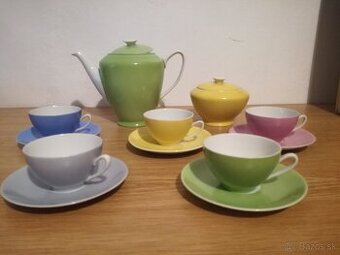 farebný starožitný porcelán