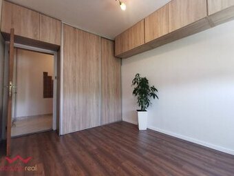 Na predaj 2-izbový byt v širšom centre mesta Komárno