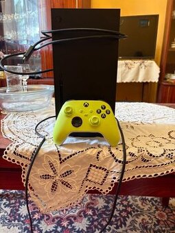 Predám Xbox Series X 1Tb