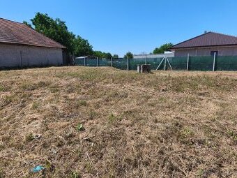 Predám pozemok v obci Žitavce 500m2.