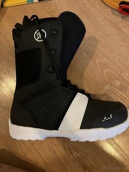 TOP ponuka - na predaj snowboardove topanky zn.STUF