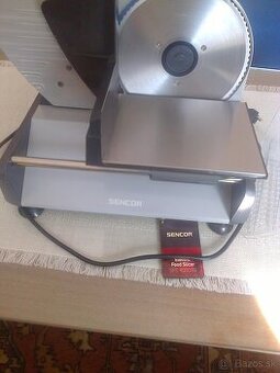 Elektrický krájač na potraviny......