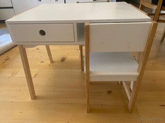Detsky stolik a stolicky 2