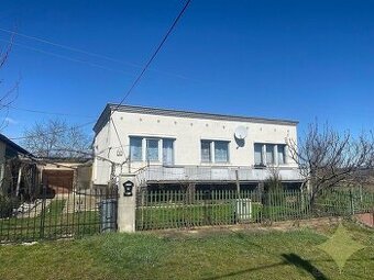 Dvojpodlažný rodinný dom z roku 1995 na okraji obce - Kosihy - 1