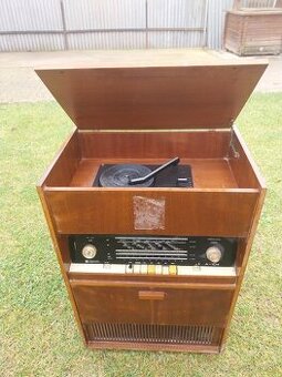 Starožitné rádio s gramofónom