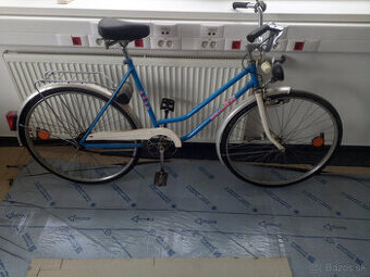 stary bicykel velamos, a horsky,