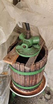 Lis na hrozno a ovocie + Mlynček na hrozno