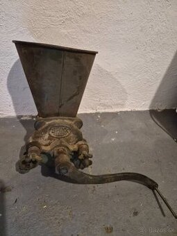 Starožitný drvič  SFINX