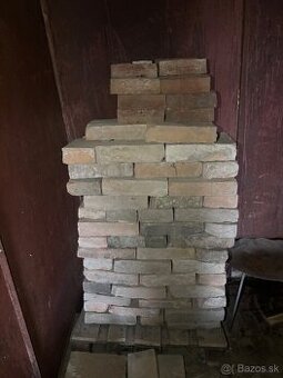 Predám staré tehly s nápisom