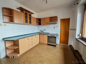 Na prenájom časť rodinného domu v Komárne.