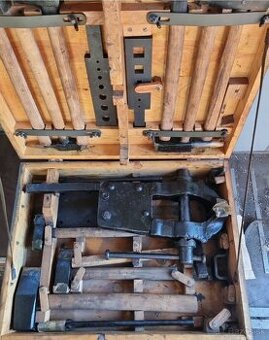 Kováčske -naradi - nástroje - nákova- vyhňa - zverák - kladi