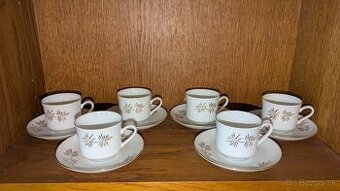 Malé šálky na espresso s podšálkami