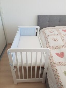 Postieľka s posuvnou bočnicou