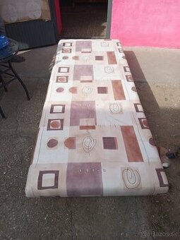 Posteľ z úložným priestorom