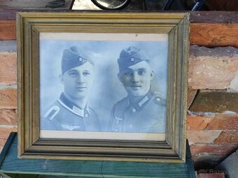 obraz nemeckých vojakov z obdobia druhej svetovej vojny.