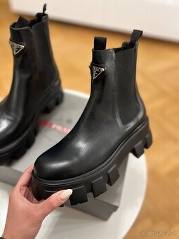 Prada kotnikove cizmy v komplet baleni