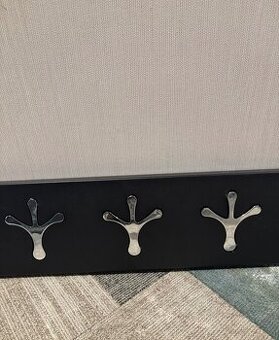Vesiak na stenu znacky KARE design