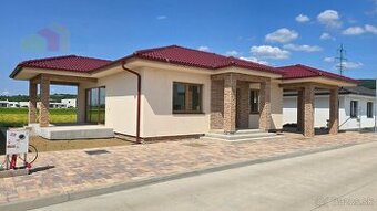NOVOSTAVBA 4-IZBOVÉHO BUNGALOVU LEN 7 KM OD PIEŠŤAN – OBEC S