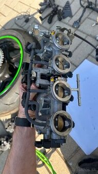 Telá vstrekovačov Kawasaki zx6r 2011
