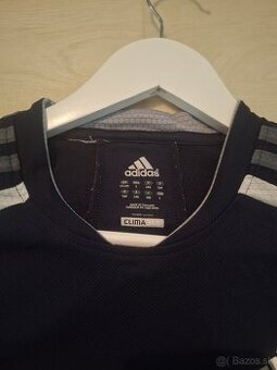 Tmavomodré tričko značky Adidas