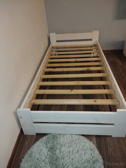 Drevená postel