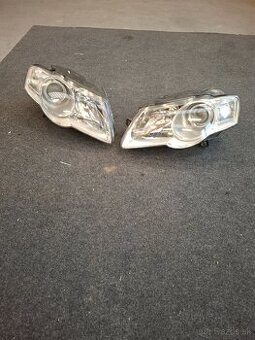 Volkswagen Passat B6  predné ľavé svetlo a pravé svetlo