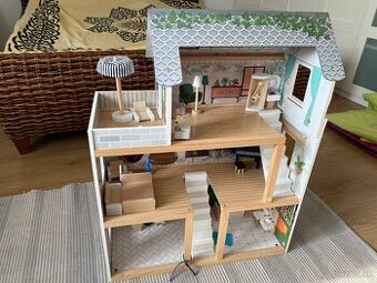 Predám veľký 3poschidovy domcek pre babiky