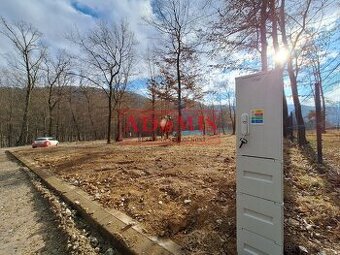 na predaj stavebný pozemok 1000m2 Kysak, elektrika pred poze
