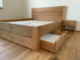 Dubová masívna posteľ s úložnými boxami