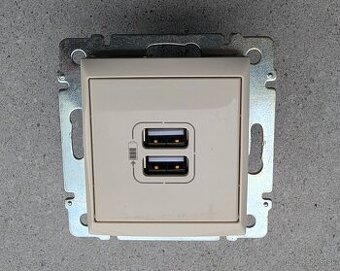 USB zásuvka Legrand