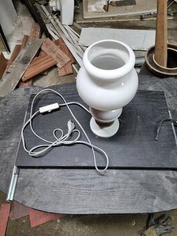 Stolná lampa