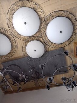 Lustre a lampy