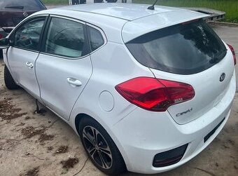 KIA CEED 1.4 CRDI 2015 Predám PIATE DVERE, motor D4FC, ZADNÝ