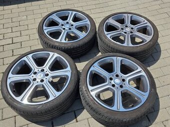 Elektróny Mercedes-Benz + Dunlop, Pirelli R19