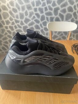 Adidas Yeezy 700