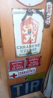 Veľa smaltovanych tabul