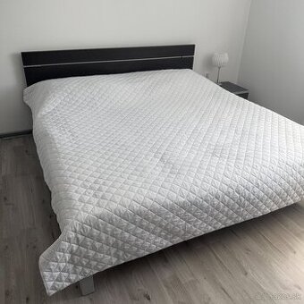 Manželská posteľ s roštom + 2ks nočný stolik + komoda