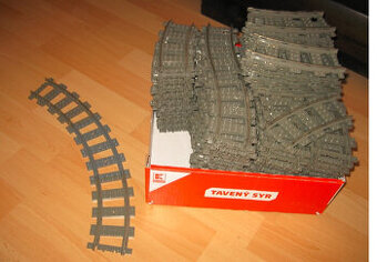 64 x zahnute LEGO kolaje 9V