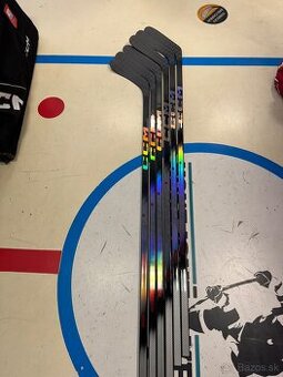 NOVINKA UPLNE NOVA HOKEJKA CCM JETSPEED FT8 SR LONG