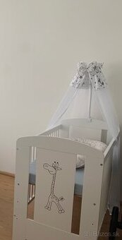 Postielka, matrac a baldachyn