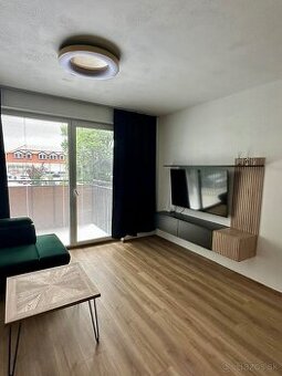 Na predaj veľký 2-izbový byt v novostavbe pri parku