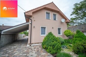 Na predaj rodinný dom s bazénom v Opoji - 1