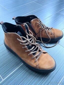 ELEGANTNÉ ČLENKOVÉ TOPÁNKY chlapec - veľ.38