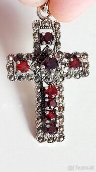 strieborny starozitny krizik