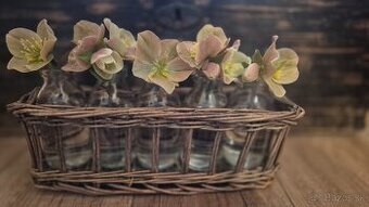 Košík s mini vázičkami