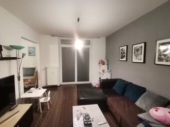 Predám 2-izbový tehlový byt na Sídlisku v Banskej Bystrici